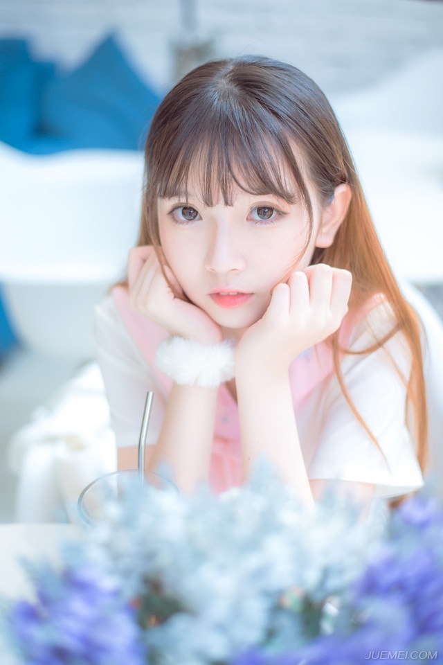 “原本我也如此认为。”诸葛亮摇头道：“但关中能够如此轻易兵不血刃拿下成都，皆是此人所谋。”
